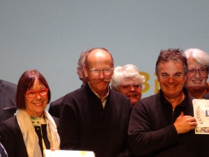 Maryse Devin (présidente départementale de Lire et Faire Lire), Quentin Déal (Adjoint Mairie de Neuvecelle) et Alexandre Jardin